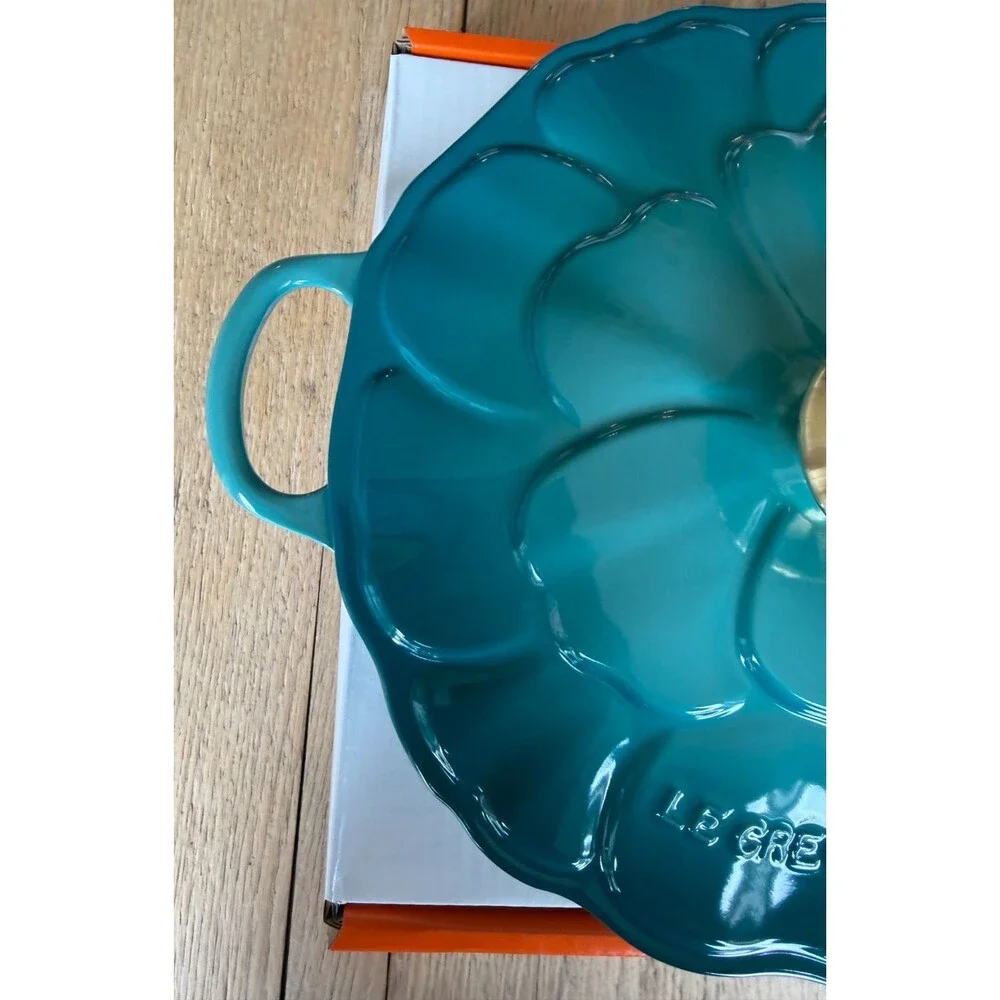 Le Creuset Signature Cast Iron Petal Shallow Casserole 2.25qt Riviera Blue NEW